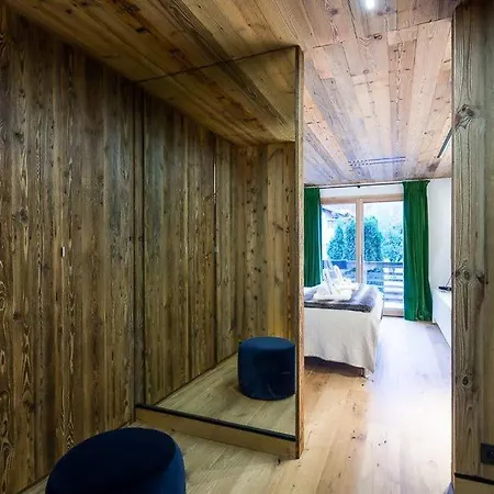 6br Chalet In Planards - What'app - 0034-635-520-036 - For Reservations!! * Chamonix